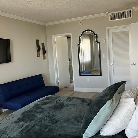 Oceanview Resort: Fort Lauderdale Beachfront Corner Suite Exterior photo